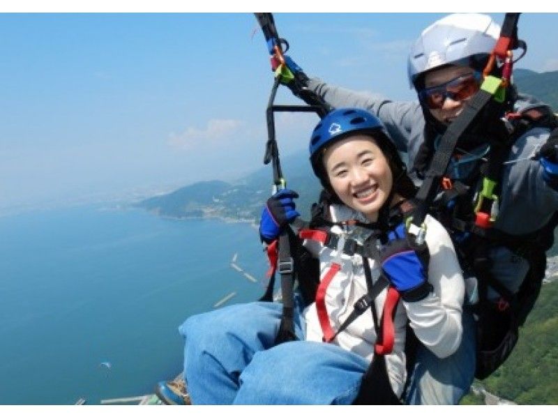 【愛媛・松山】パラグライダー体験～インストラクターと二人乗りで伊予灘を望む高度800mから空中散歩！