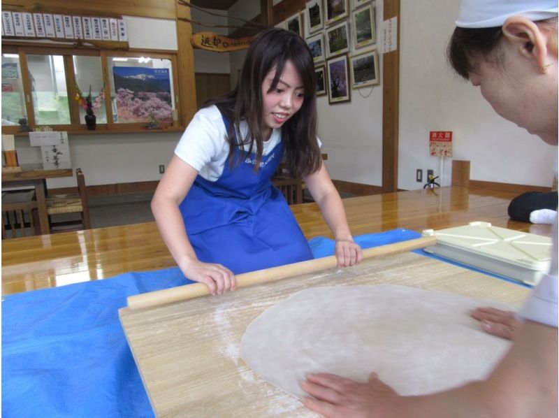 【長野・信州】地元の蕎麦打ち名人と信州蕎麦打ち体験【お持ち帰りプラン】