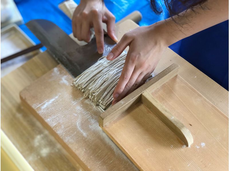 【長野・信州】地元の蕎麦打ち名人と信州蕎麦打ち体験【お持ち帰りプラン】