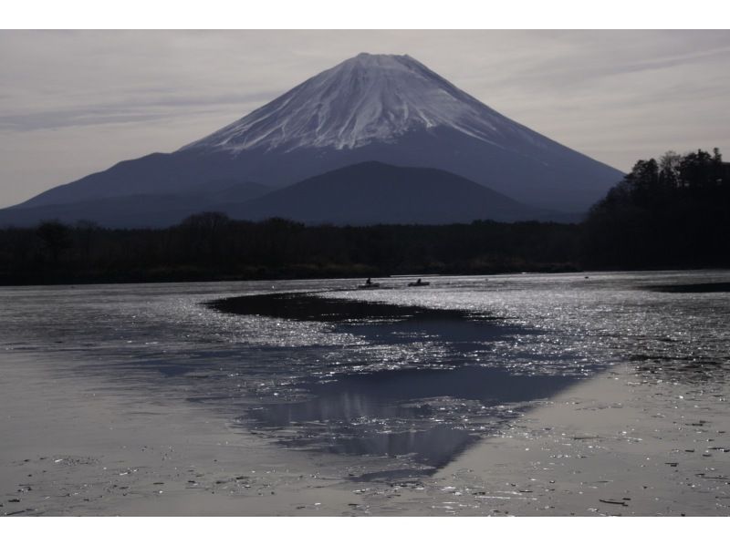 【山梨・精進湖】オータムセール実施中！早朝の湖上から精進湖の大自然と富士山を満喫！紅葉シーズン！カナディアンカヌー体験！写真データ無料