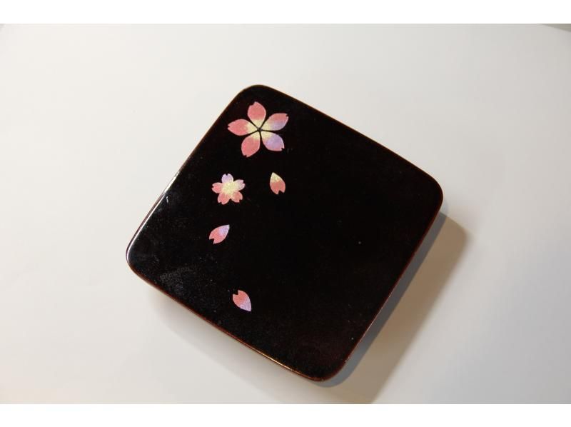 日本語【東京・日本橋】創業100年の漆器専門店で蒔絵体験